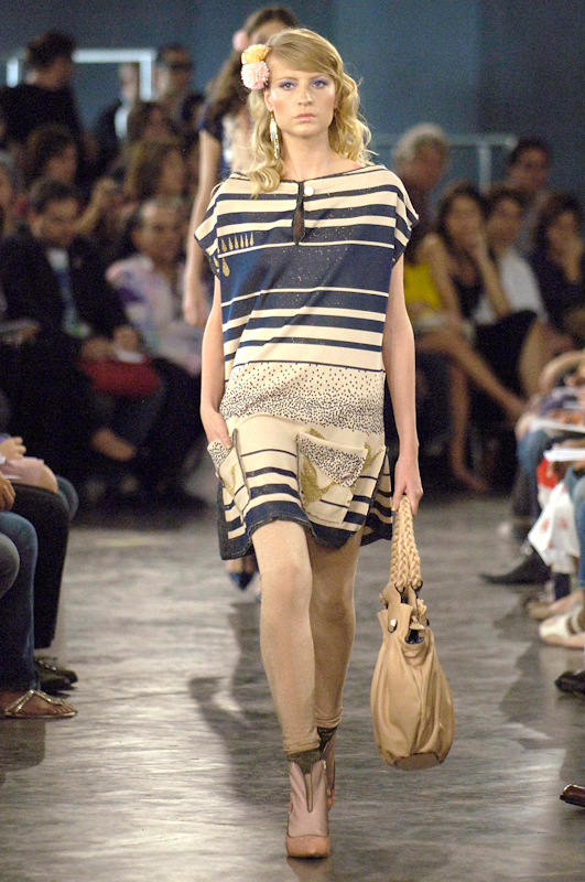 desfile-fabiabercsek-saopauloverao2007rtw-110