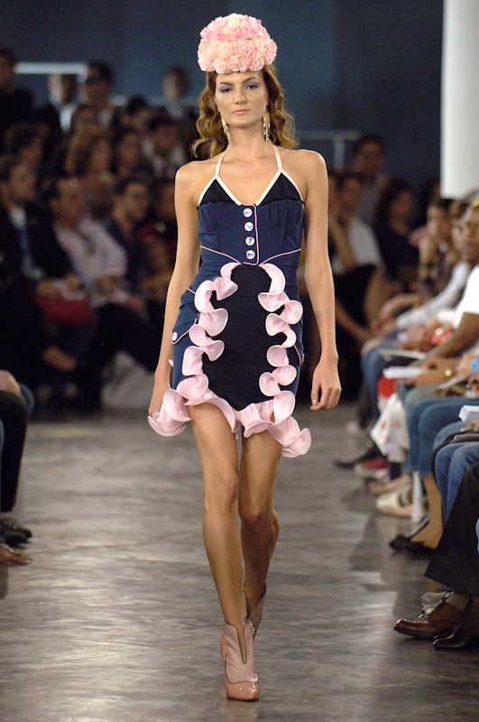 desfile-fabiabercsek-saopauloverao2007rtw-114
