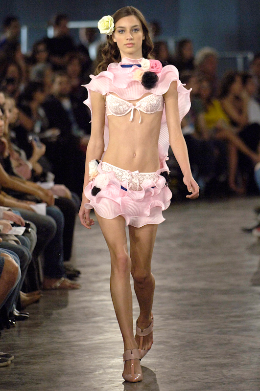 desfile-fabiabercsek-saopauloverao2007rtw-117