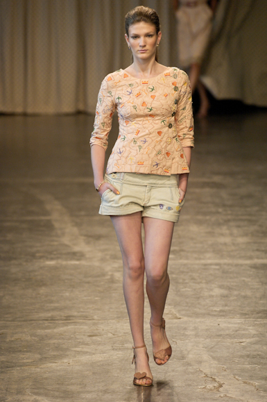 desfiles-isabelacapeto-saopauloverao2007rtw-134