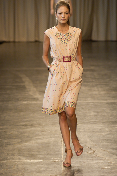 desfiles-isabelacapeto-saopauloverao2007rtw-135