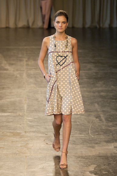 desfiles-isabelacapeto-saopauloverao2007rtw-148