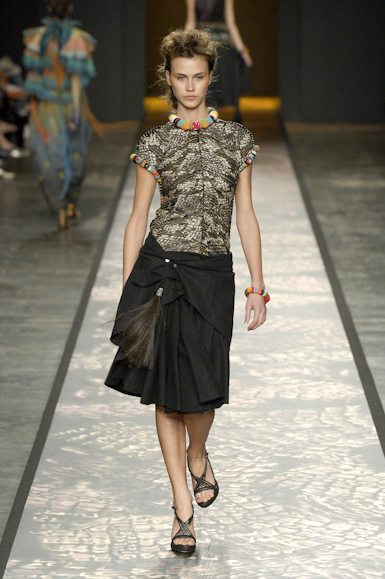 desfiles-linovillaventura-saopauloverao2007rtw-129