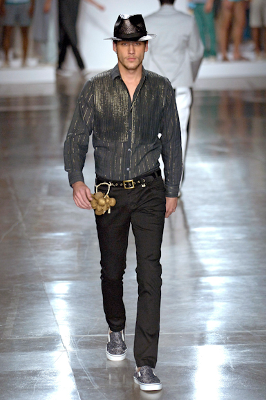 desfiles-marioqueiroz-saopauloverao2007rtw-147