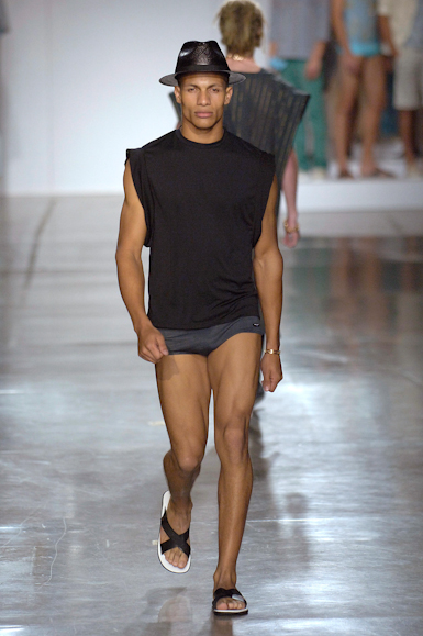 desfiles-marioqueiroz-saopauloverao2007rtw-149