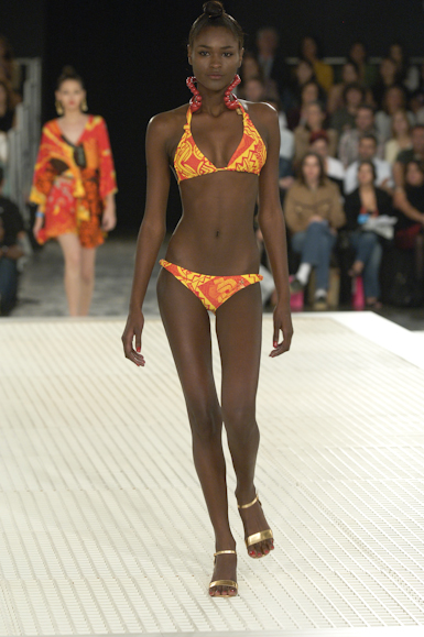 desfiles-neon-saopauloverao2007rtw-146