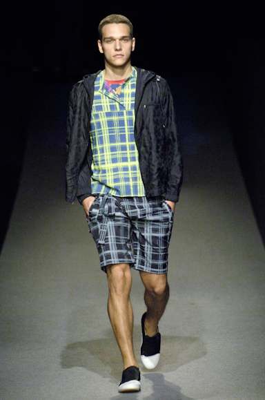 desfiles-oestudio-saopauloverao2007rtw-130