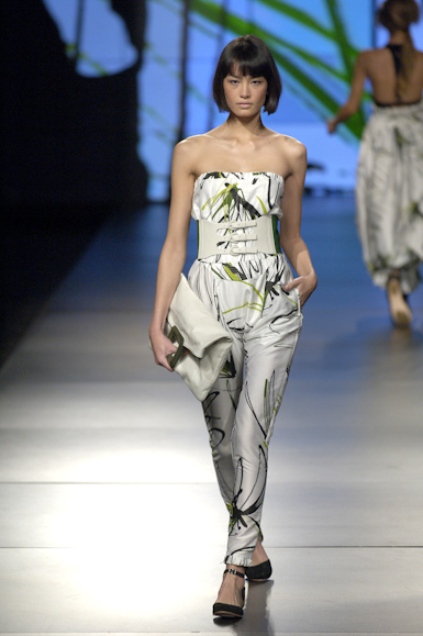 desfiles-osklen-saopauloverao2007rtw-139