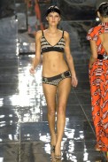 desfile-andrelima-saopauloverao2007rtw-115