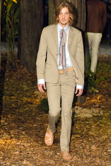 desfiles-ricardoalmeida-saopauloverao2007rtw-131