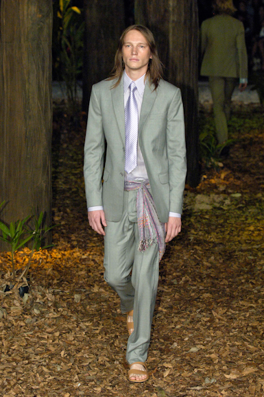 desfiles-ricardoalmeida-saopauloverao2007rtw-137