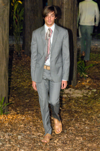 desfiles-ricardoalmeida-saopauloverao2007rtw-140