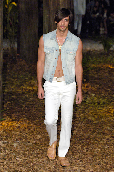 desfiles-ricardoalmeida-saopauloverao2007rtw-145