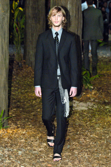 desfiles-ricardoalmeida-saopauloverao2007rtw-149
