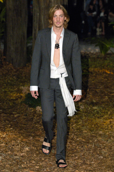 desfiles-ricardoalmeida-saopauloverao2007rtw-152