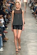 desfile-fausehaten-saopauloverao2007rtw-122