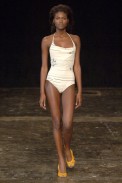 desfiles-lorenzomerlino-saopauloverao2007rtw-144
