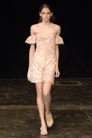 desfiles-lorenzomerlino-saopauloverao2007rtw-147