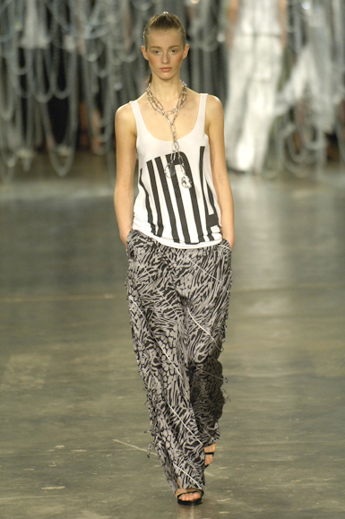 desfiles-uma-saopauloverao2007rtw-110