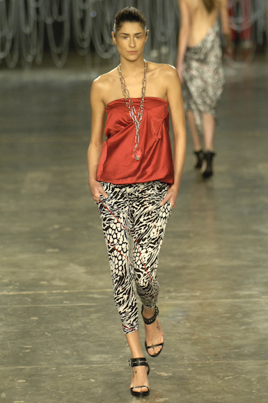 desfiles-uma-saopauloverao2007rtw-133