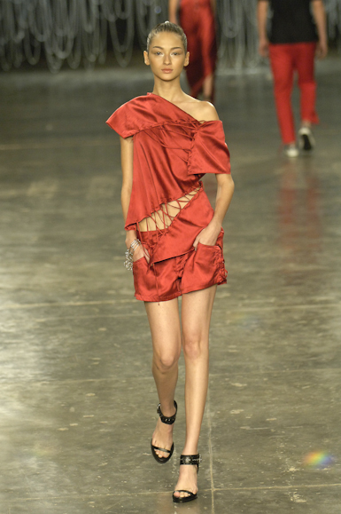 desfiles-uma-saopauloverao2007rtw-137