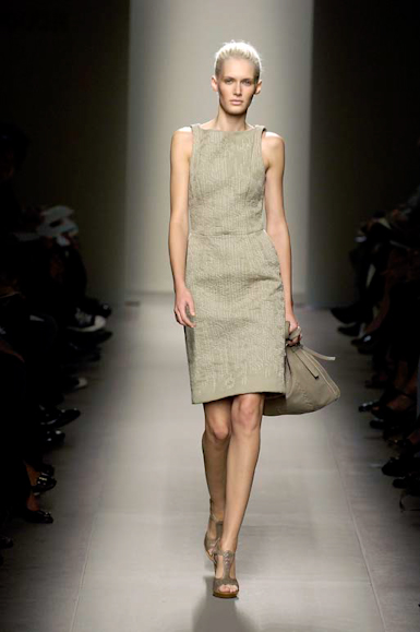 desfiles-bottegavenetta-milaoverao2007rtw-105