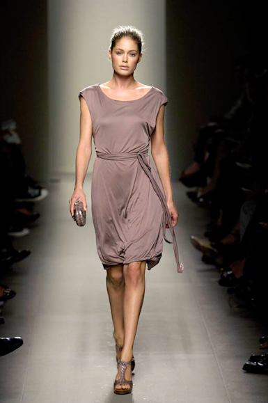 desfiles-bottegavenetta-milaoverao2007rtw-135