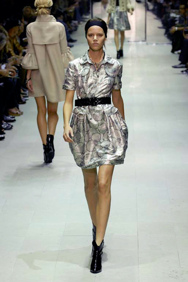 desfiles-burberry-milaoverao2007rtw-101