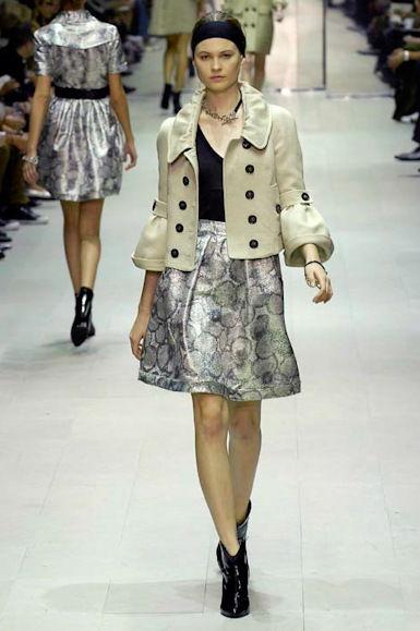 desfiles-burberry-milaoverao2007rtw-102
