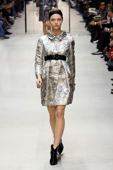 desfiles-burberry-milaoverao2007rtw-107