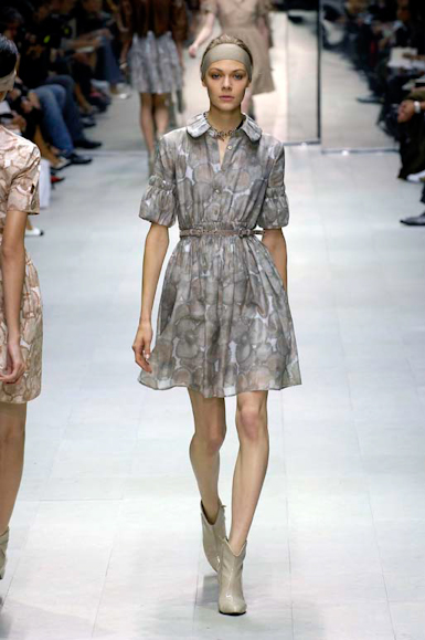 desfiles-burberry-milaoverao2007rtw-113