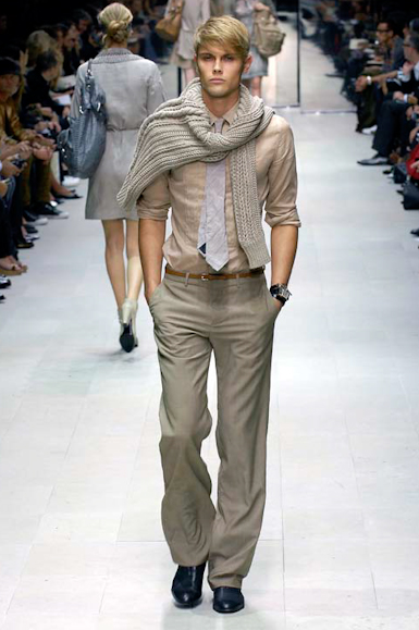 desfiles-burberry-milaoverao2007rtw-117