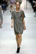 desfiles-burberry-milaoverao2007rtw-121
