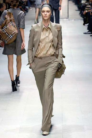 desfiles-burberry-milaoverao2007rtw-122