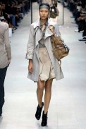 desfiles-burberry-milaoverao2007rtw-125