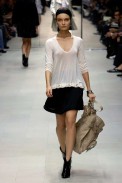 desfiles-burberry-milaoverao2007rtw-137