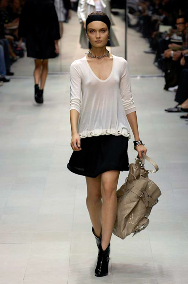 desfiles-burberry-milaoverao2007rtw-137