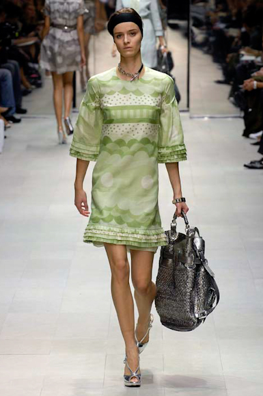 desfiles-burberry-milaoverao2007rtw-145