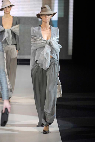 desfiles-garmani-milaoverao2007rtw-115