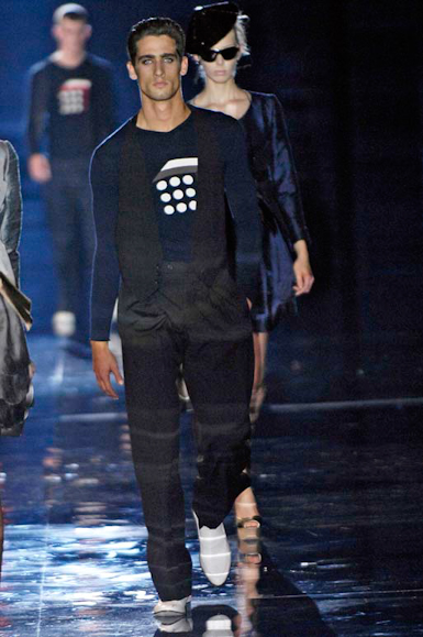 desfiles-emporioarmani-londresverao2007rtw-107