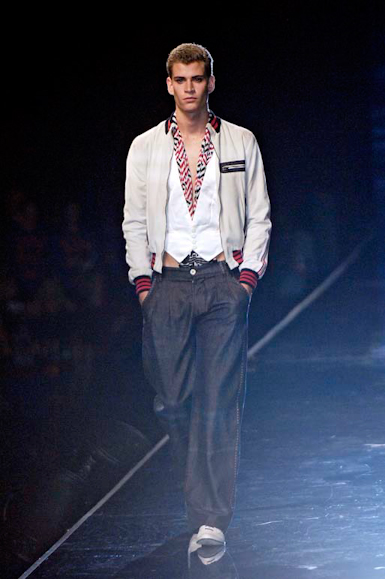 desfiles-emporioarmani-londresverao2007rtw-112