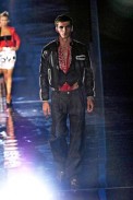 desfiles-emporioarmani-londresverao2007rtw-114