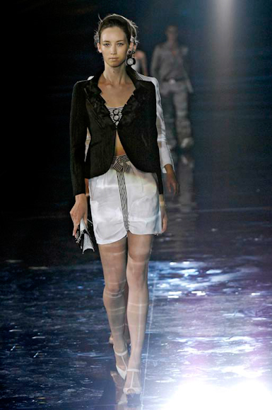 desfiles-emporioarmani-londresverao2007rtw-138