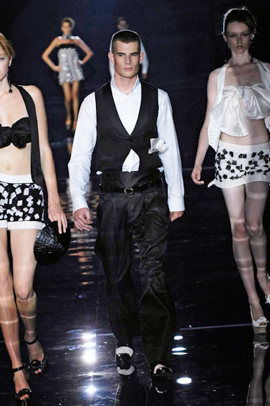 desfiles-emporioarmani-londresverao2007rtw-179