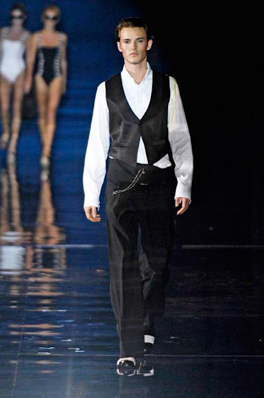 desfiles-emporioarmani-londresverao2007rtw-183