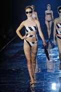 desfiles-emporioarmani-londresverao2007rtw-186