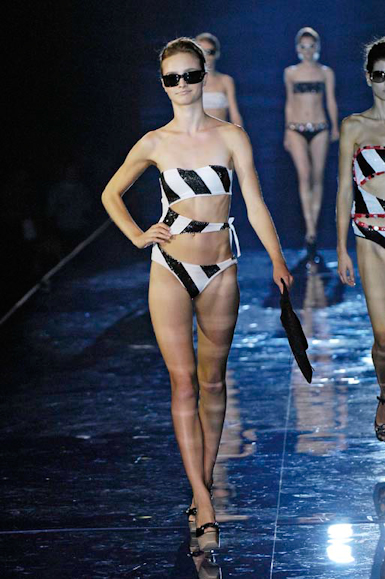 desfiles-emporioarmani-londresverao2007rtw-186