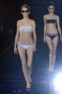 desfiles-emporioarmani-londresverao2007rtw-187
