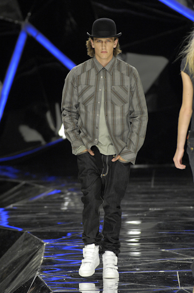 desfiles-colcci-rioinverno2007rtw-111