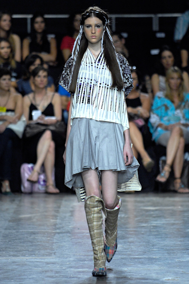 desfiles-erikaikezili-saopauloinverno2007rtw-101